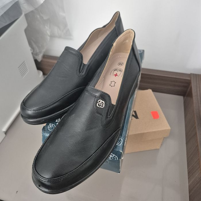 Półbuty czarne damskie skórzana miekka wkładka na niewielkim obcasie