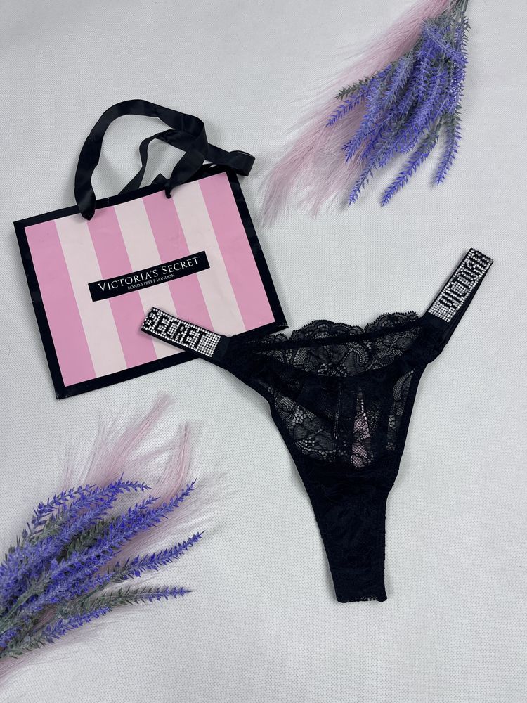 Czarne koronkowe majtki stringi z kryształkami Victoria’s Secret S