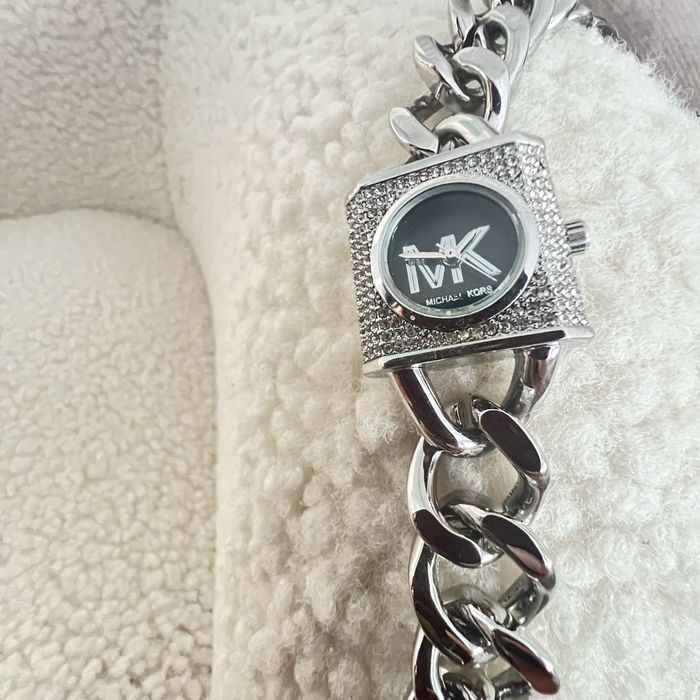 Relogio tipo MK em aço inox