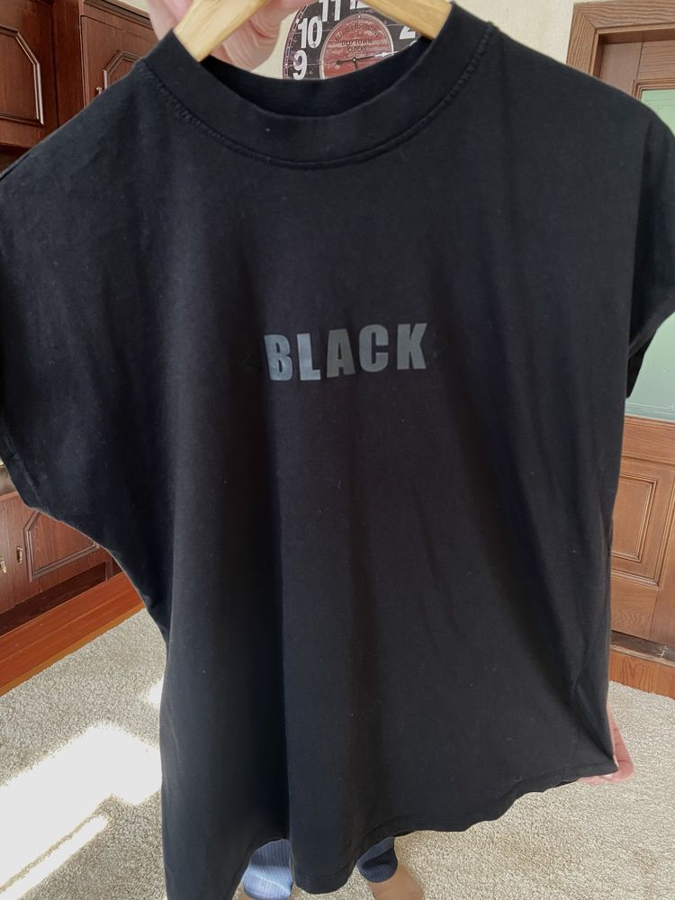 Чорна футболка reserved