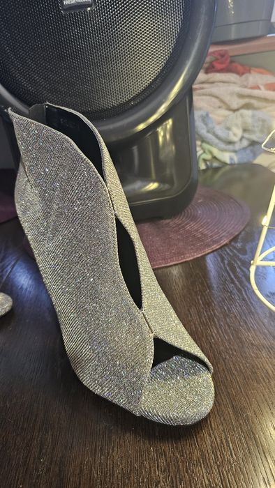 Piekne mieniące szpilki