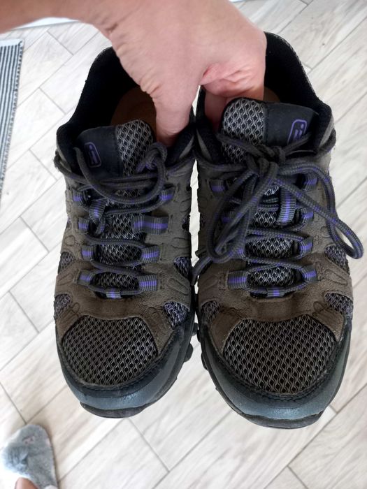 Віддам взуття 36-37 розмір