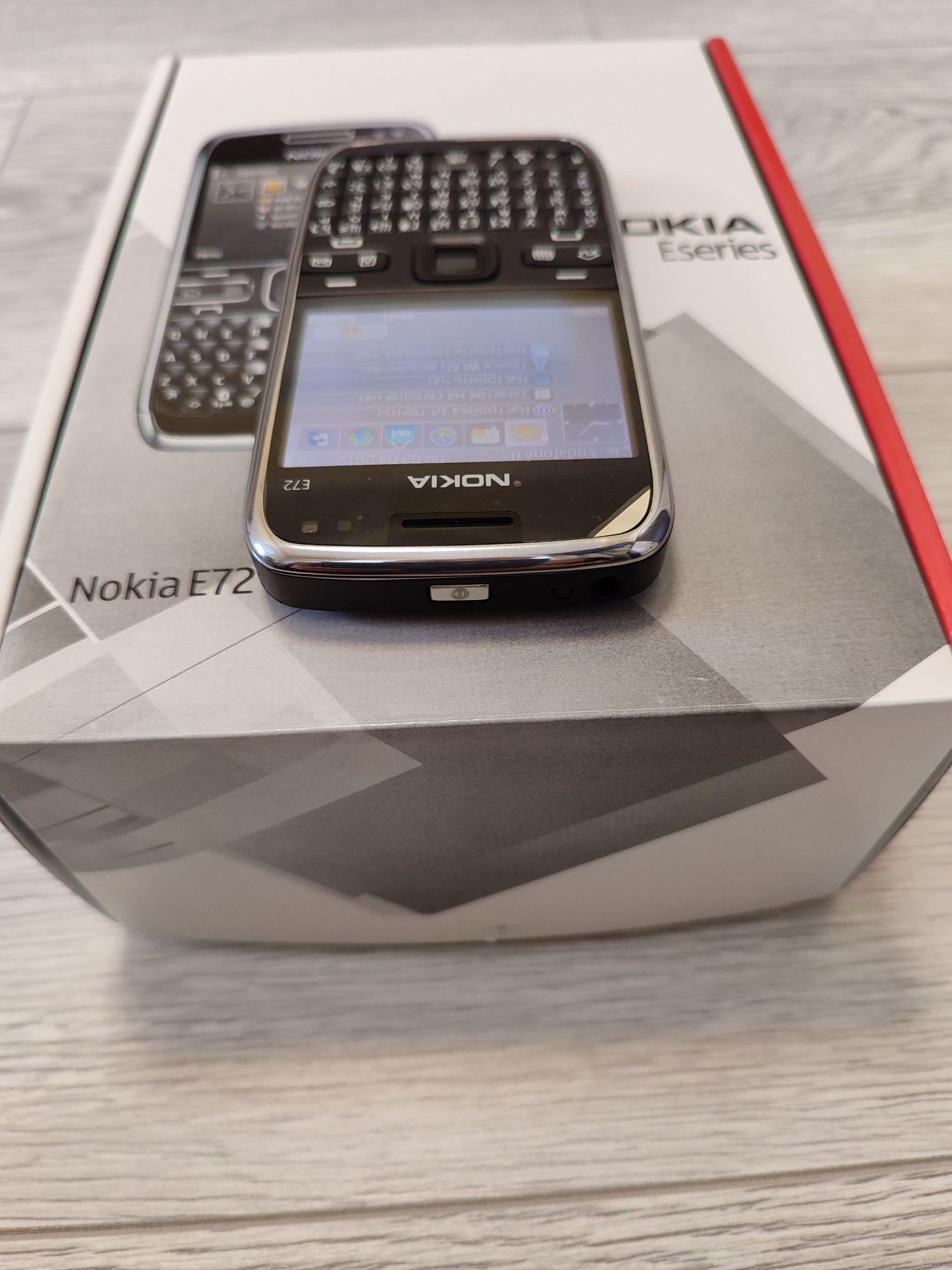 Мобільний телефон Nokia E72 Black