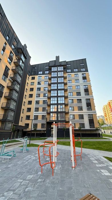 Продаж 2 кіинатної квартири на Озерні