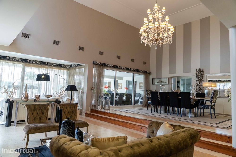 Luxuosa Moradia com 4 quartos localizada em Rosto do Cão - São Roque