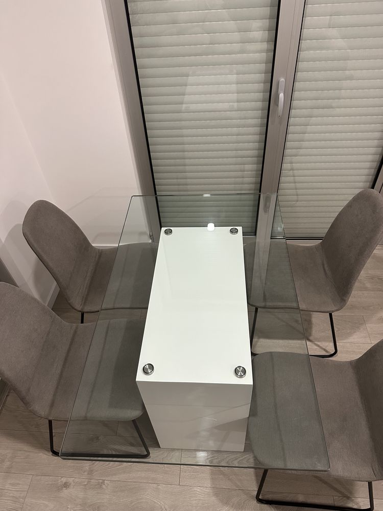 Mesa + 4 cadeiras
