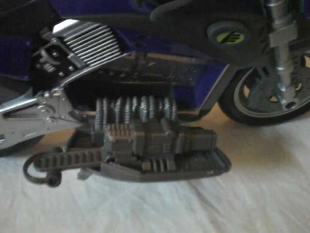 Boneco Max Steel com mota