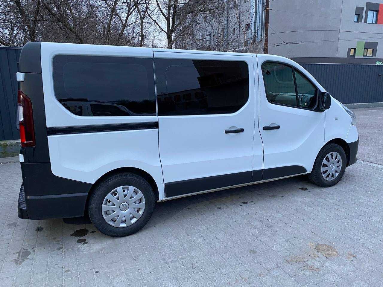 Микроавтобус Renault Trafic 2015