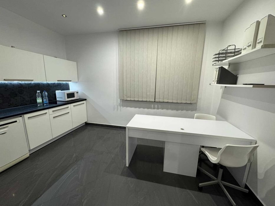 Lokal 104 m2 w domku jednorodzinnym z ogrodem, z tarasem, parking