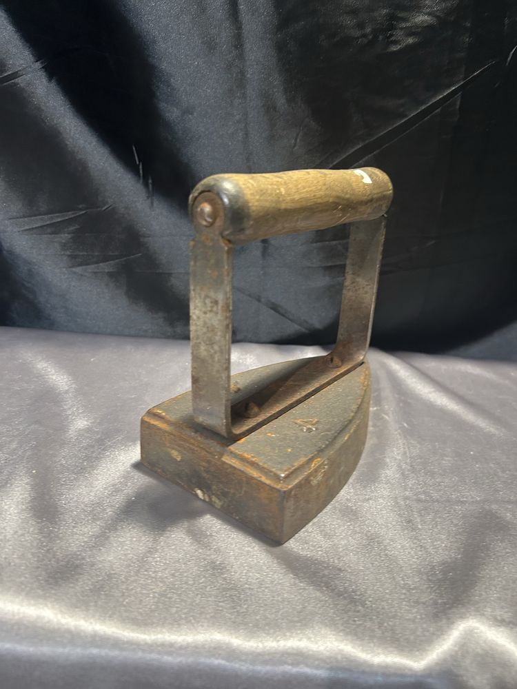 Żeliwne Żelazko Vintage 301/24