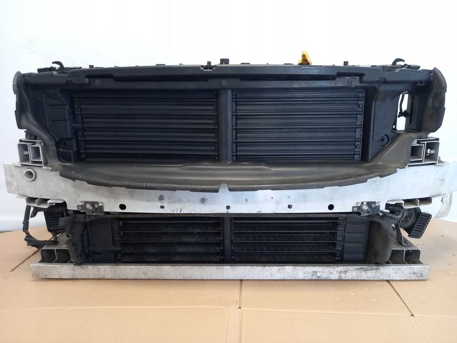 Volvo S90 II Передня панель, телевізор