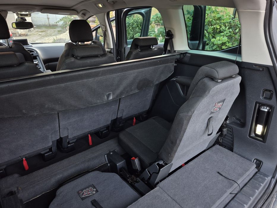 Peugeot 5008 1.6 бензин