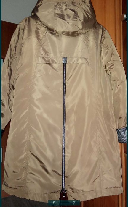 Piękna nowa kurtka wiosna- jesień beżowa/złota roz 40-42