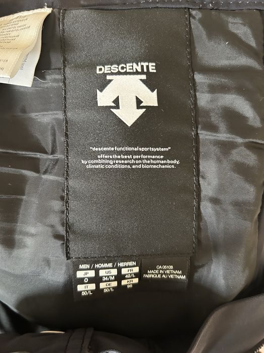 Kombinezon narciarski dwuczęściowy marki Descente