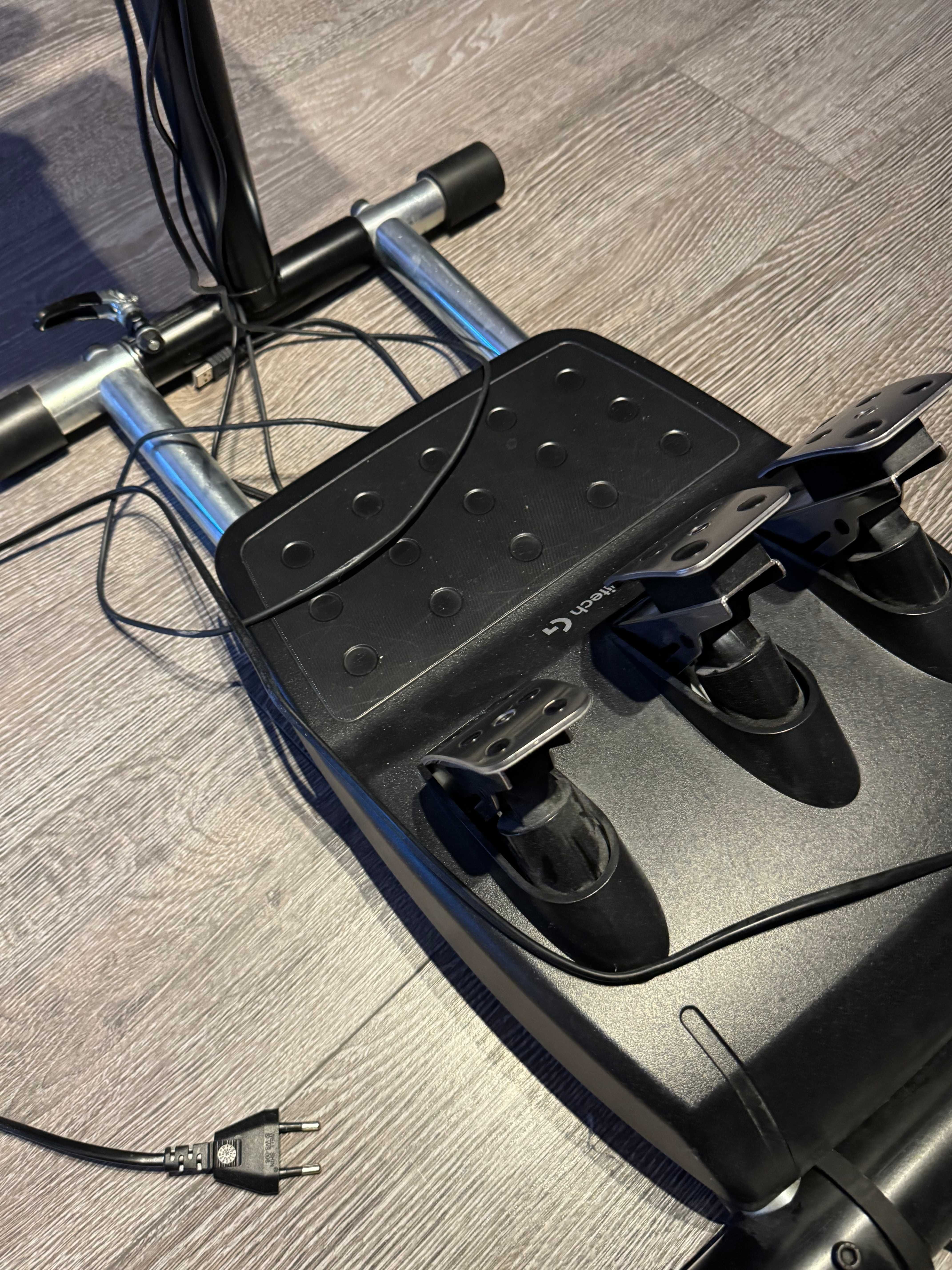 Kierownica Logitech G29 z shifterem i  stojakiem