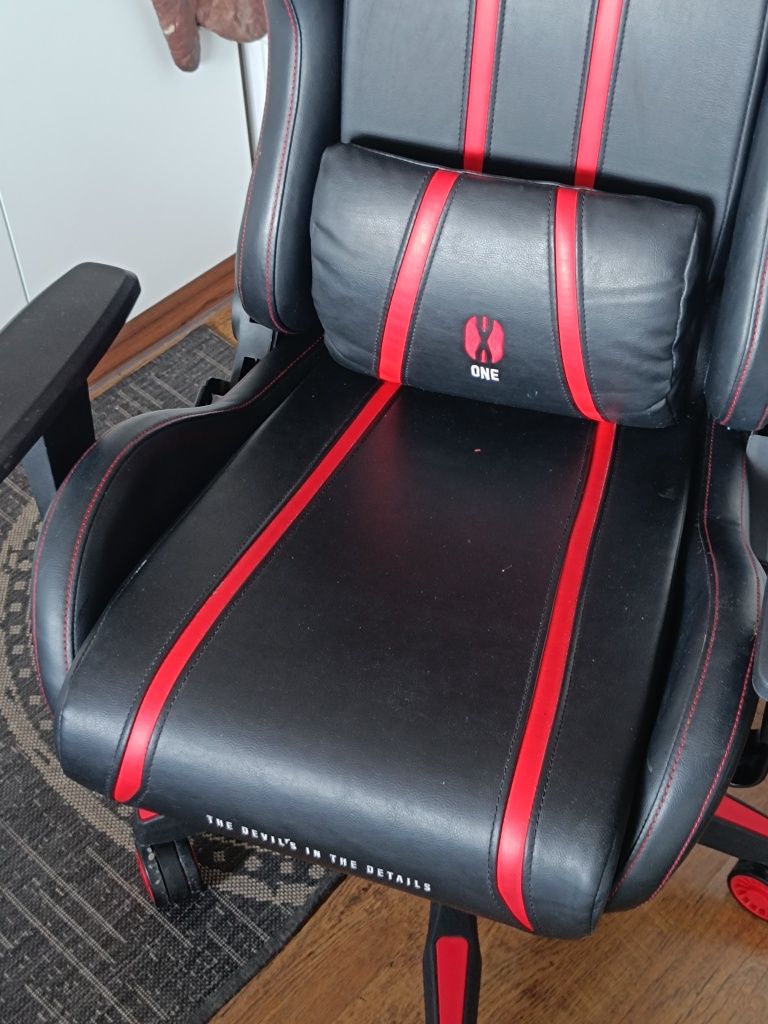Fotel DIABLO CHAIRS X-One 2.0 Normal Size Czarno-czerwony