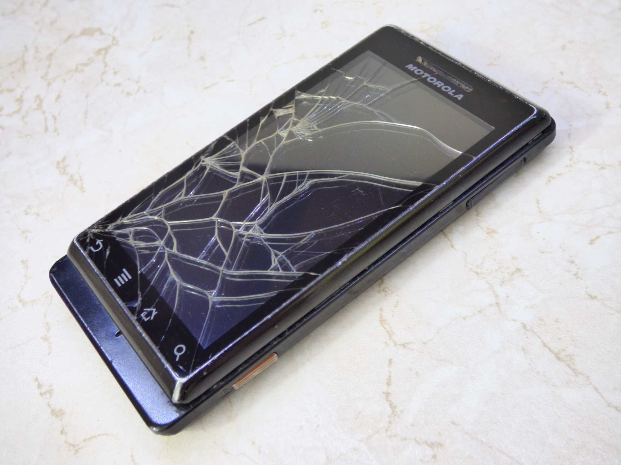 MOTOROLA Milestone (Droid|A853) + C385