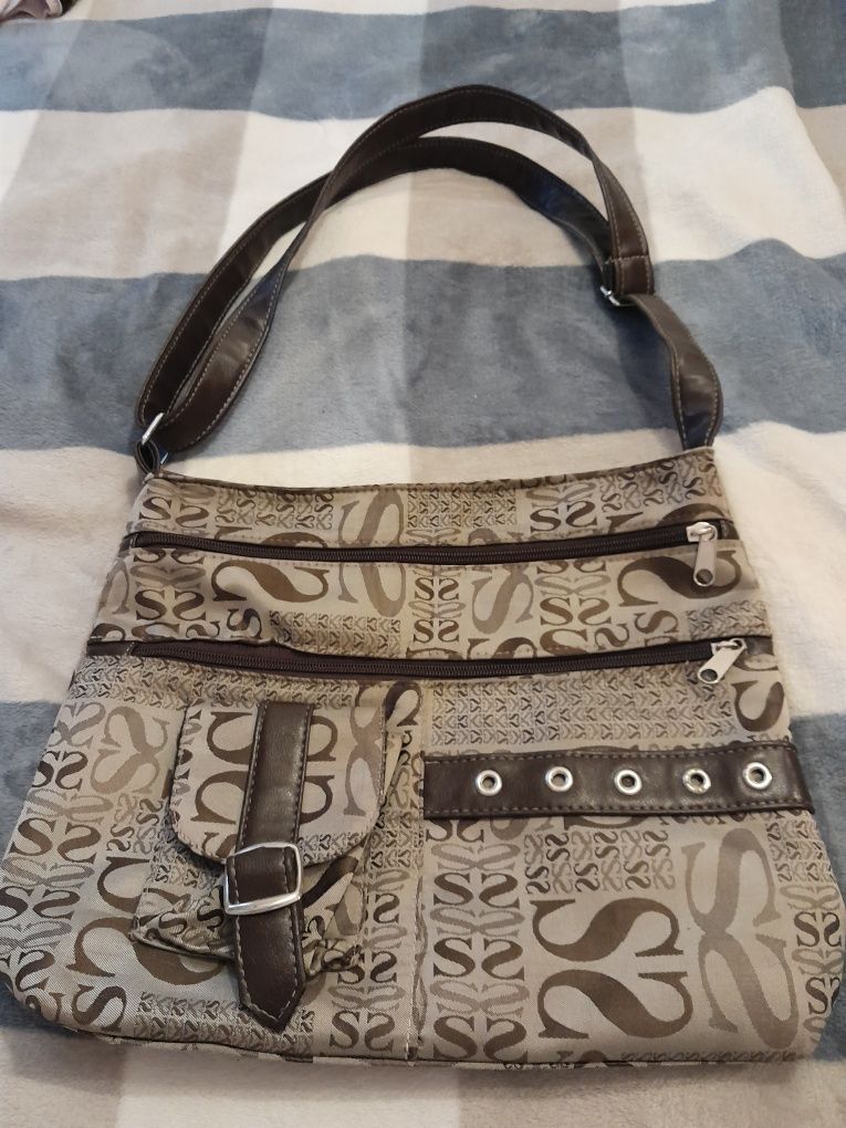 Mala castanha e amarela
