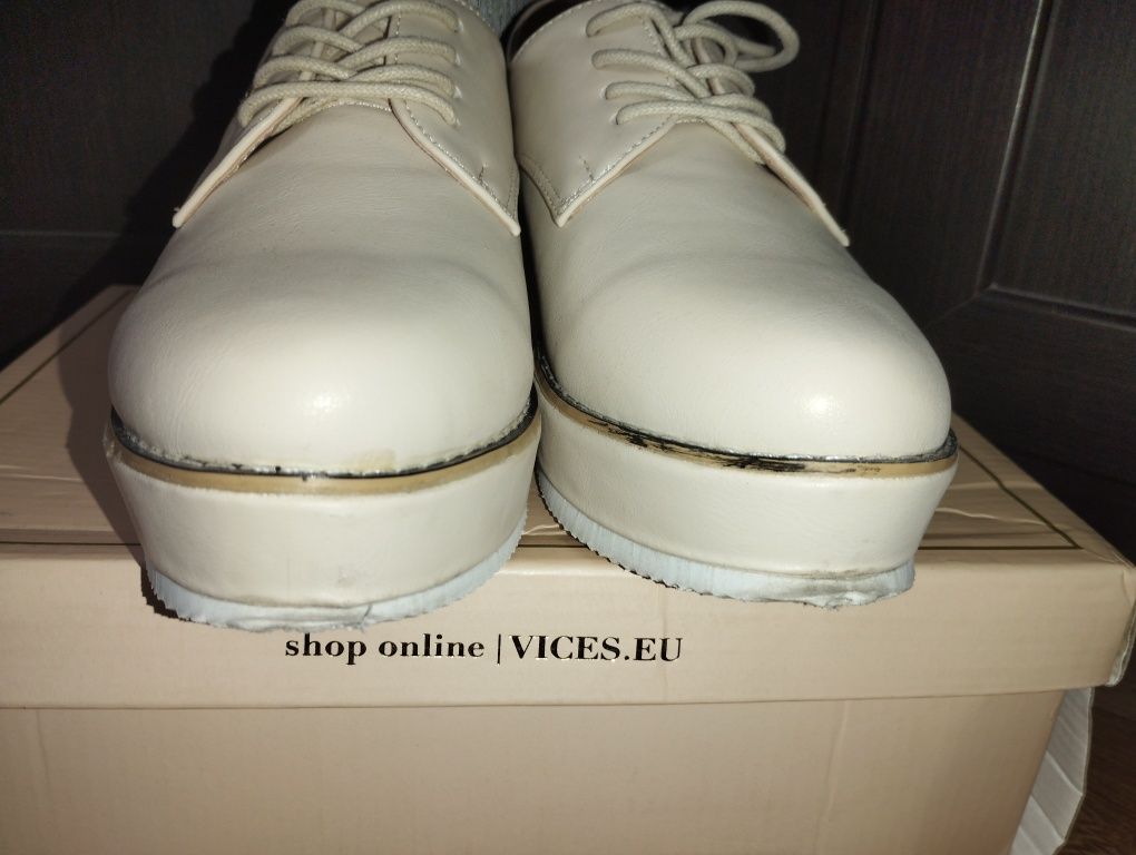 Vices 40 buty półbuty sneakersy kremowe skóra