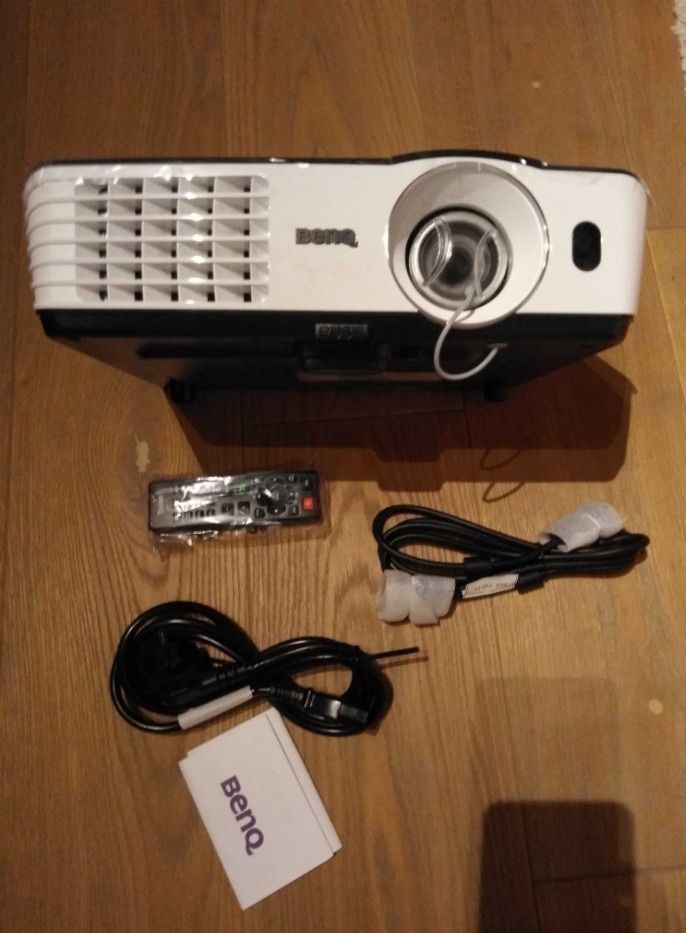 NOWY Projektor BenQ TH 68+DLP 1080p Sprzedam!