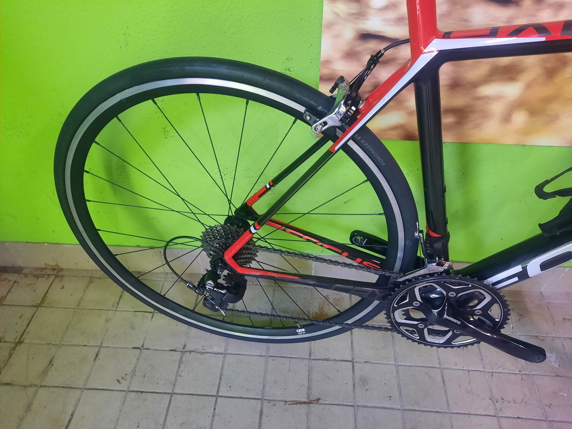 Focus de carbono 11v com new race