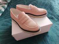 5th Avenue pudrowy róż skórzane loafersy idealny stan, jak nowe