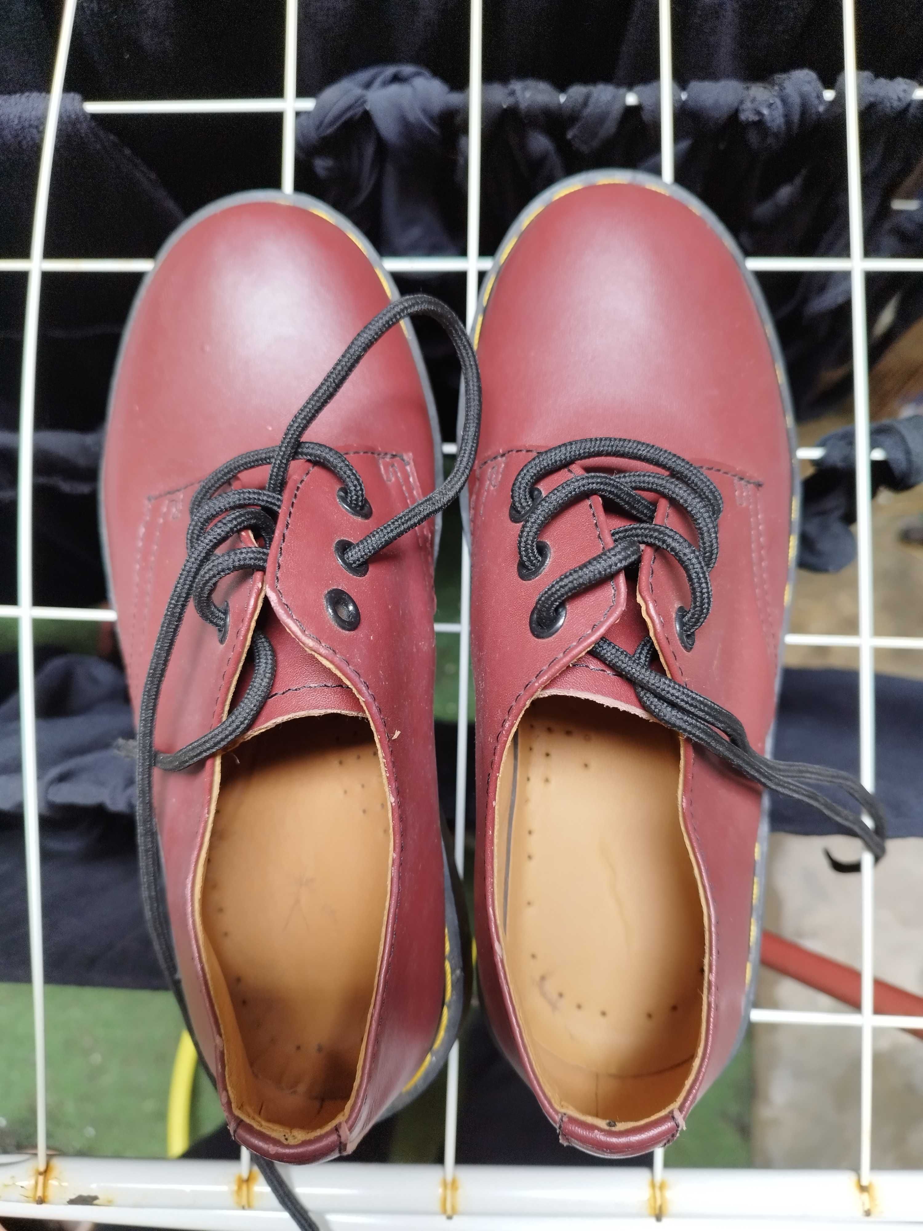 Sapatos em Pele Novos