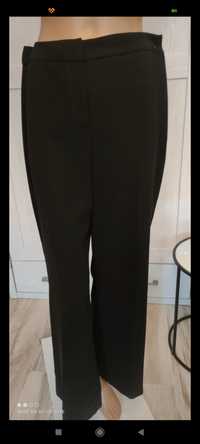 Czarne spodnie długie szersze nogawki