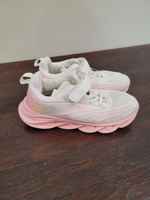Buty sportowe firmy Sprandi rozmiar 33