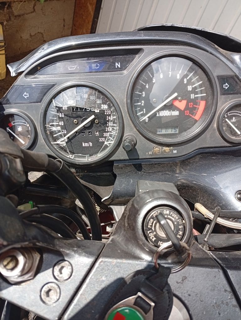 Kawasaki zzr 1100 uszkodzony
