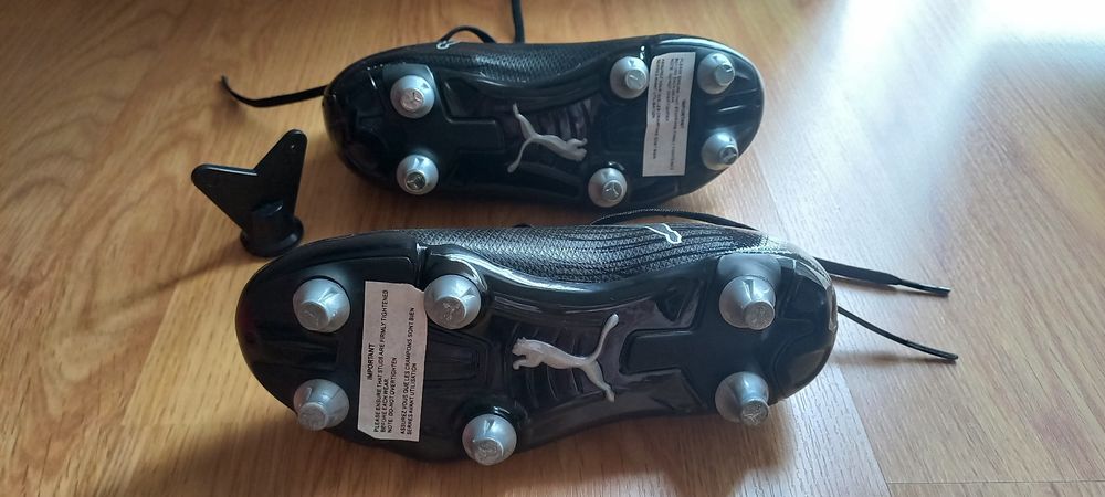 Chuteiras com pitons de alumínio amovível