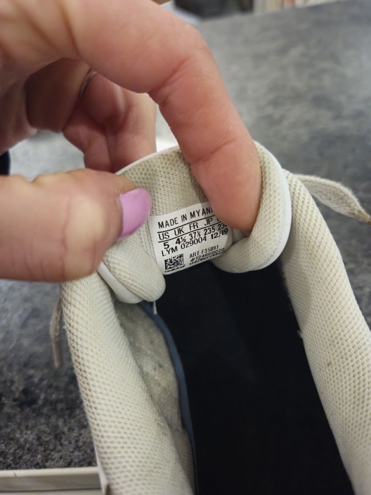 Białe sneakersy adidas 37,5 rozmiar