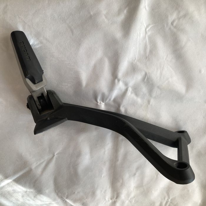 Ducati Monster 2018 задня ліва пасажирська підніжка в зборі 82433001A