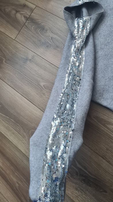 Sweter z cekinami- jak nowy