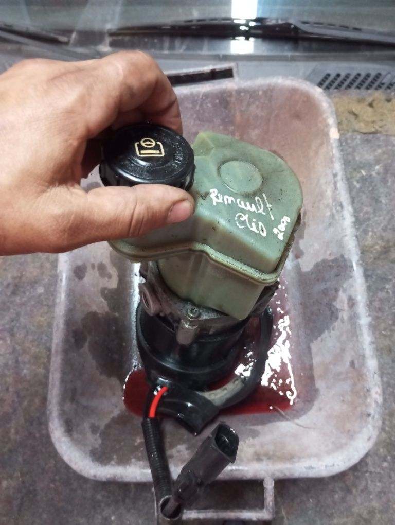 Bomba direção de Renault Clio 2