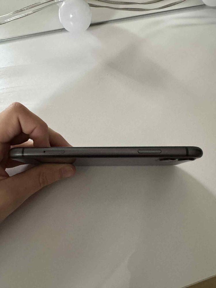 czarny Iphone 11 uzywany