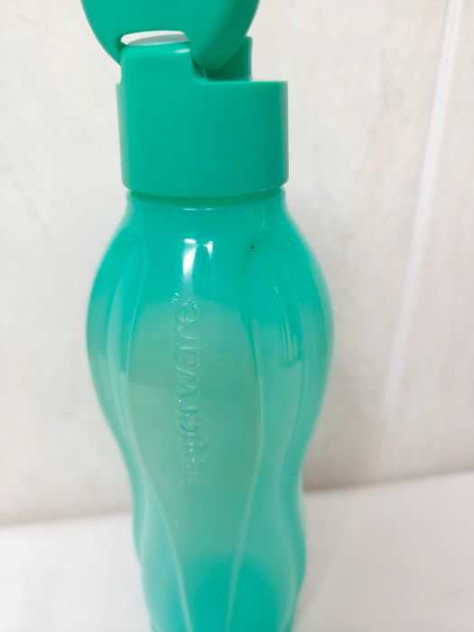 Tupperware - garrafa plástica reutilizável