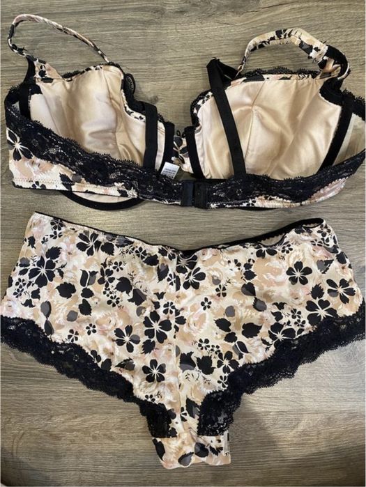 Жіночій комплект нижньої білизни бюстгальтер 90с