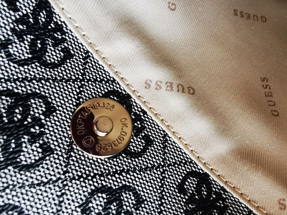 Сумка Guess в новому стані