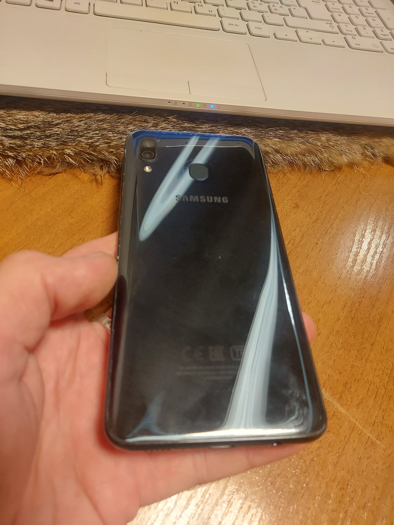 Samsung A30 в черном корпусе в идеальном состоянии