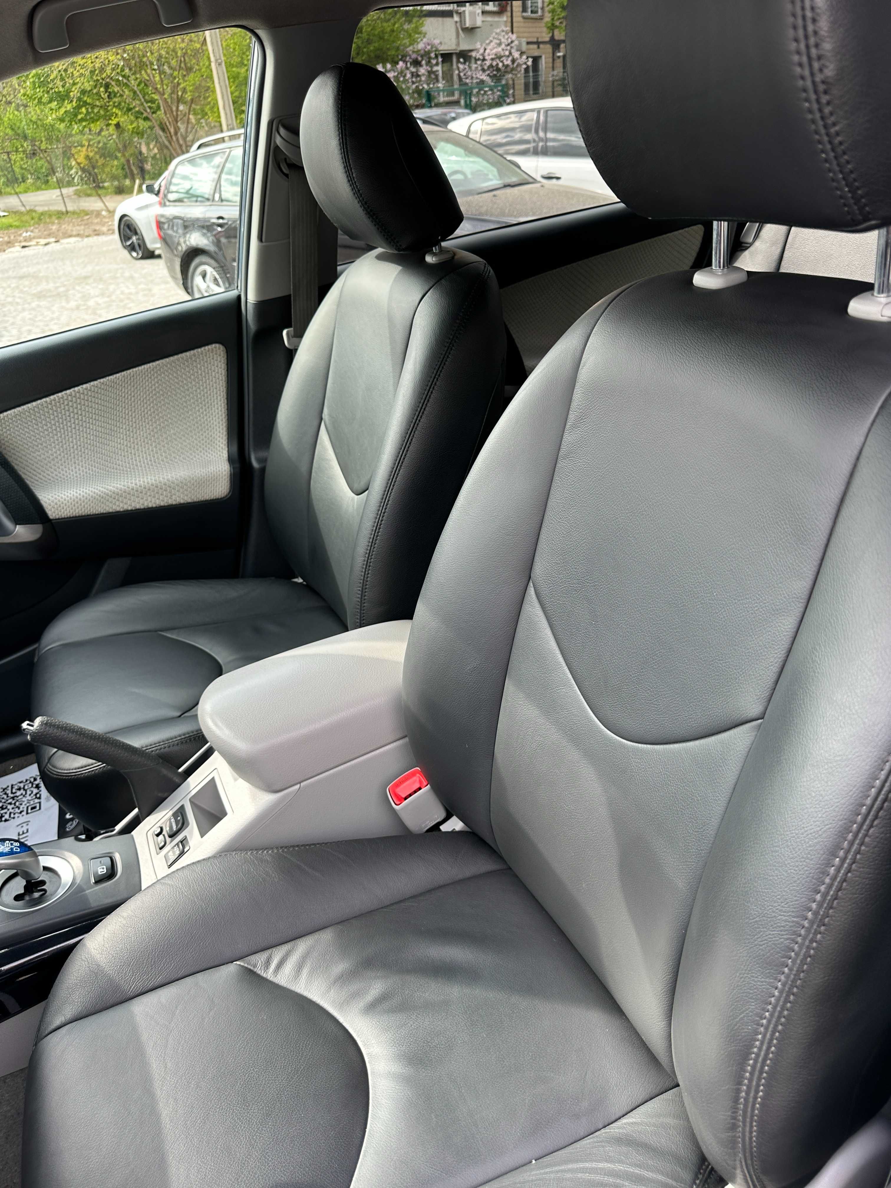 Продам Toyota RAV 4 EV 2013 рік можлива розстрочка,кредит,обмін!