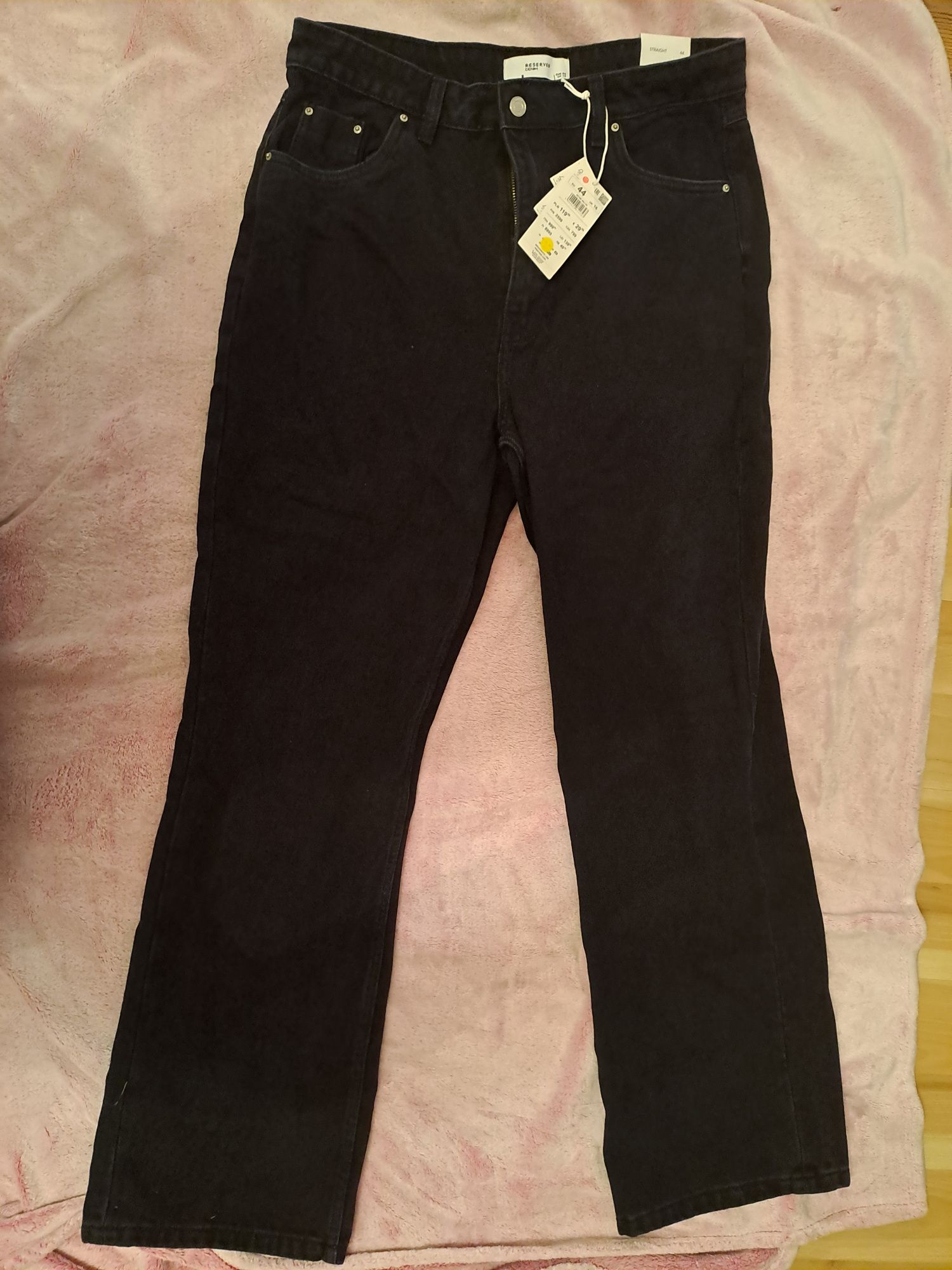 Czarne spodnie jeansowe Reserved