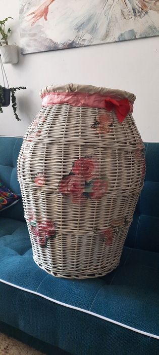Wiklinowy kosz na bieliznę decoupage