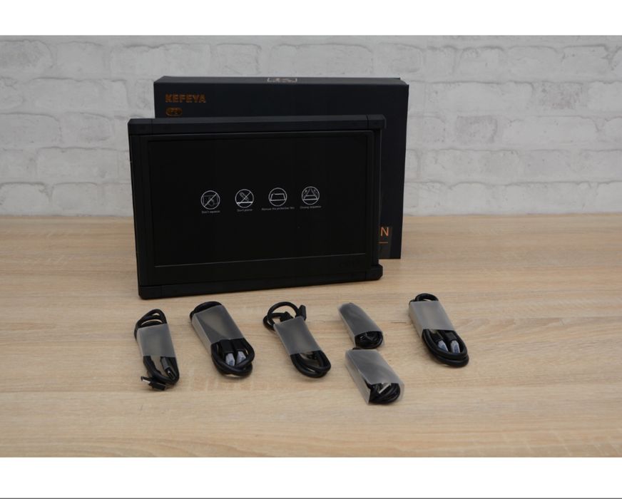 przenośny monitor KEFEYA do laptopa - uszkodzony jeden monitor z dwoch