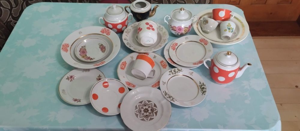 Тарілки, сервізи