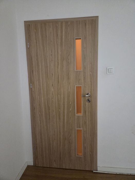 drzwi z ościeżnicami  60cm