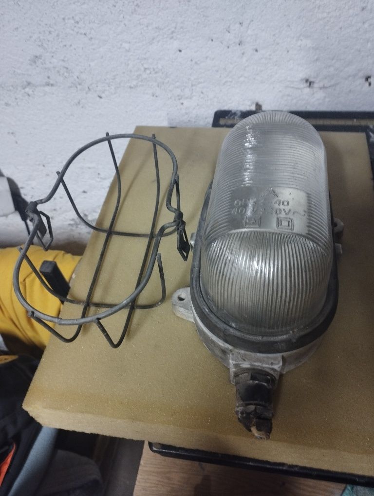 Lampa PRL z obudową