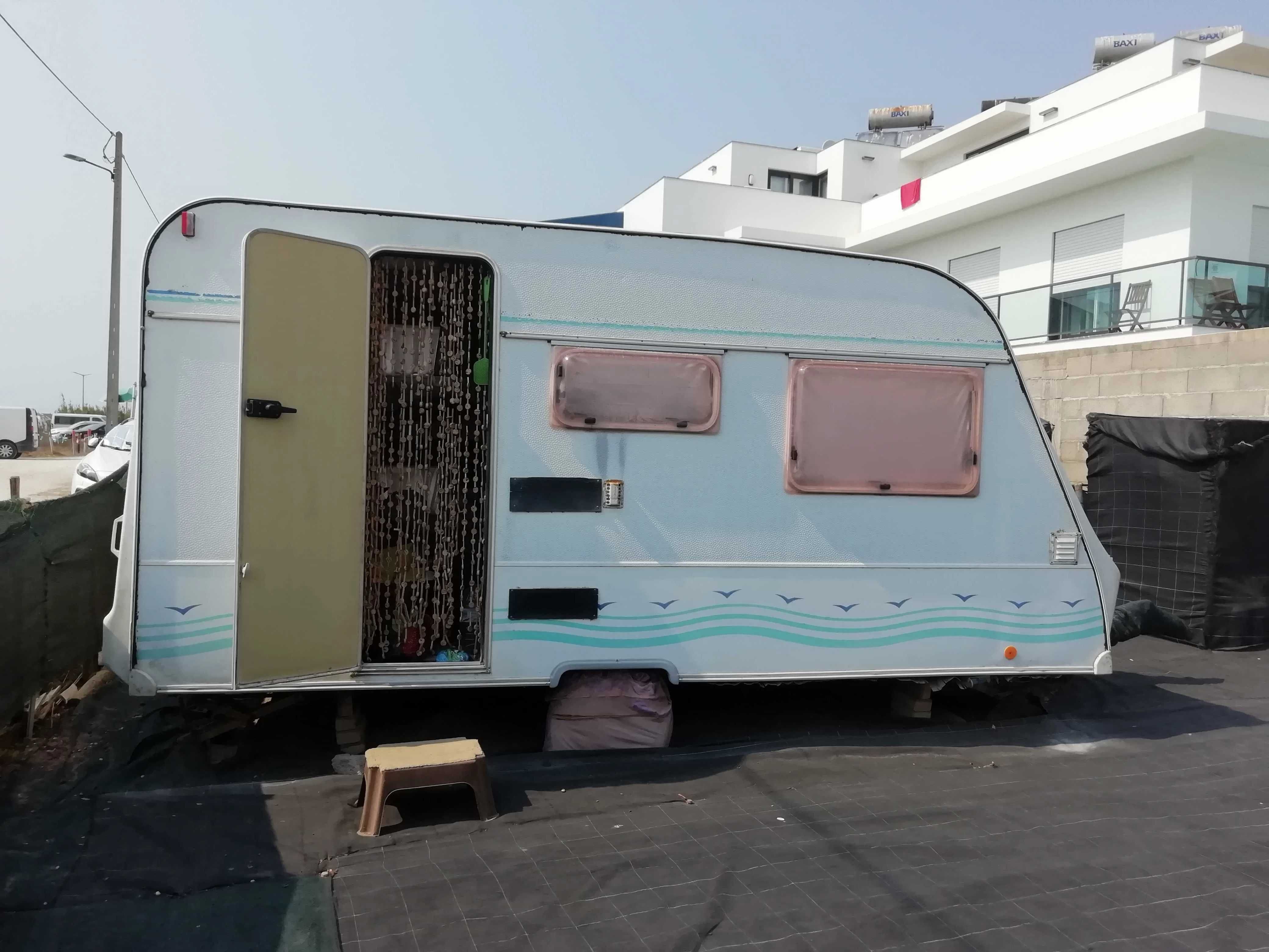 Caravana Pluma 425 com Avançado