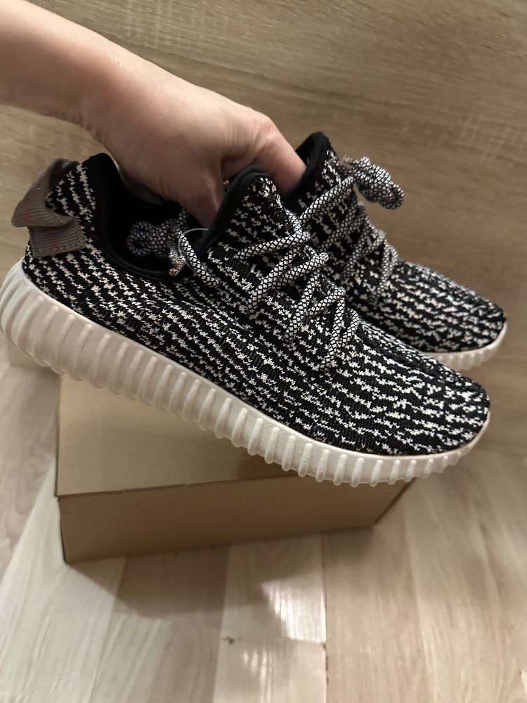 Кросівки Adidas Yeezy p.38-40 нові оригвнал у коробці розпродаж