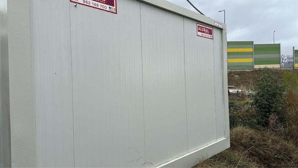 Contentor com sanita e duche